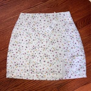 Pacsun white floral mini skirt- NWT